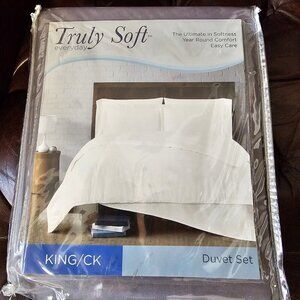 NIP Truly Soft Everyday Solid 3-piece King Duvet Cover Set- GREY